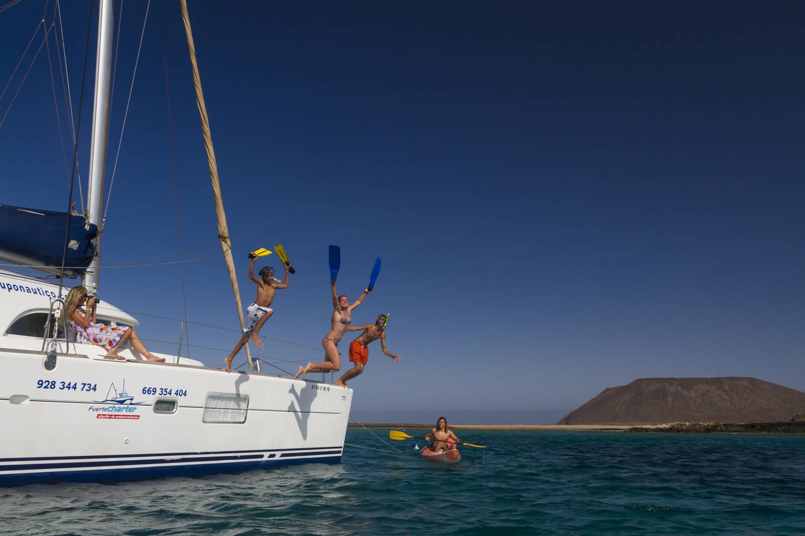 Isla de lobos by boat catamaran (18)