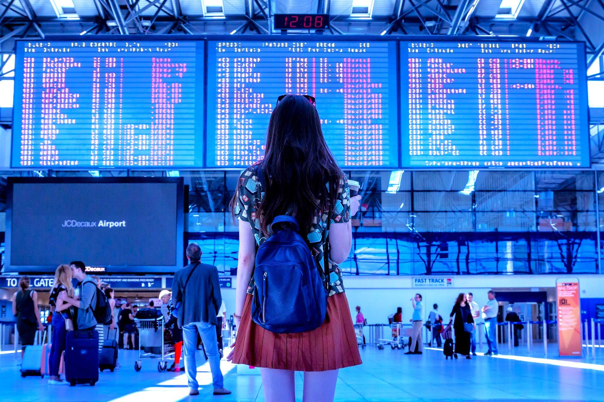 How many airports are there in the Canary Islands?