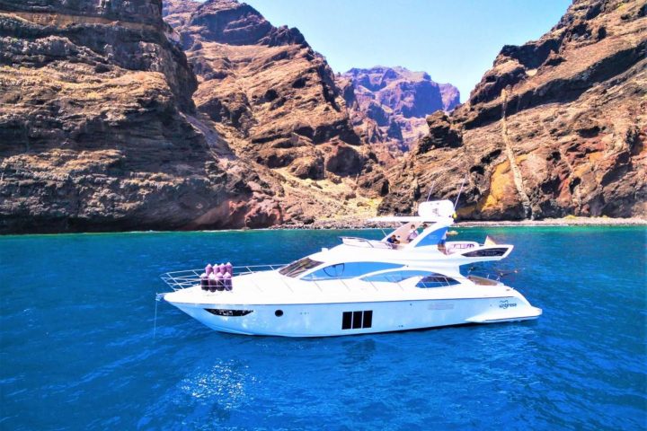 Superb Luxury Yacht Charter in Tenerife with Azimut 60 - 573  